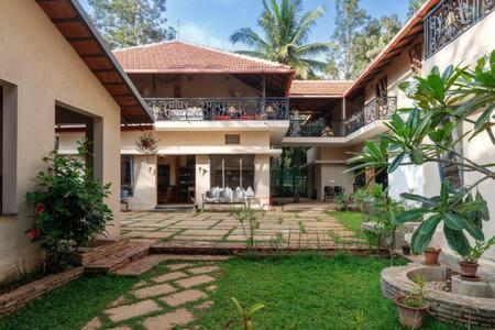 Golden Radiance Airyaman Spa & Pool Villa Breakfast & Spa Included Mysore Exterior foto